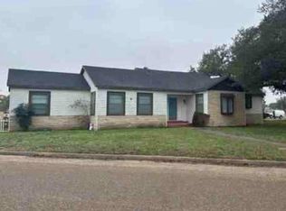 500 E Rockport St, Mathis, TX 78368
