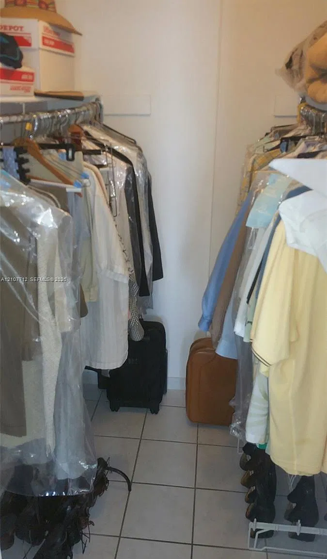 Castillian Club Condo — Photo 2