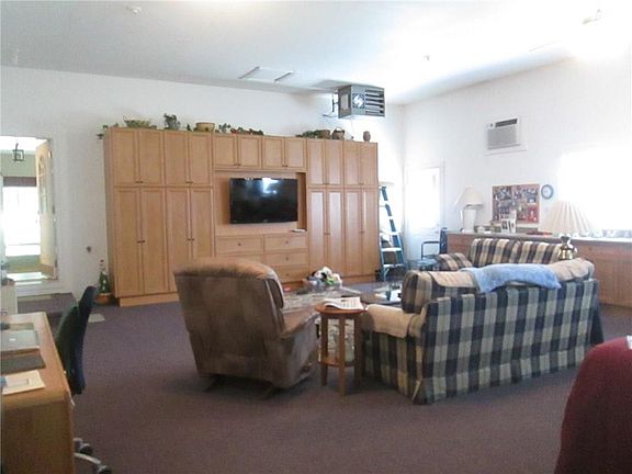 4th image of 1521 W Lincoln Ave