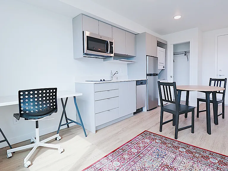 5637 University Way NE — Photo 37