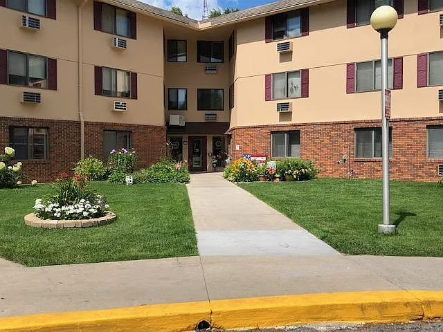 1 bed, 438 sqft, $595 — Photo 2