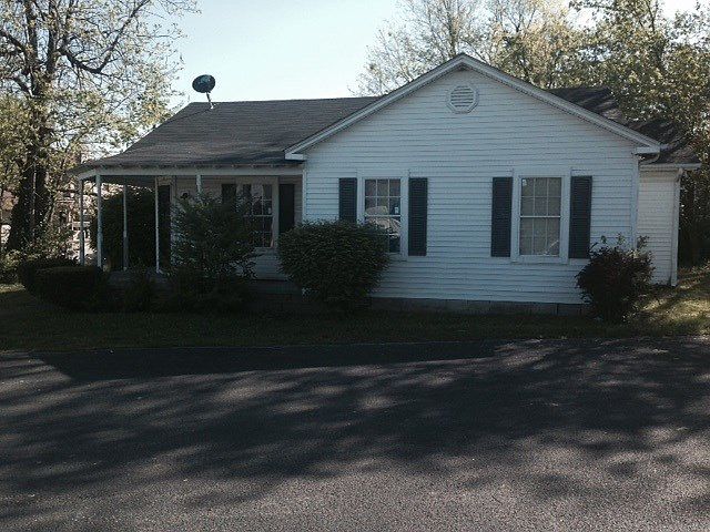 2nd image of 814 Nugent St