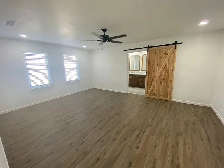 1506 Edwards St — Photo 18