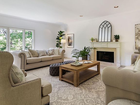 5th image of 1060 Macadamia Dr