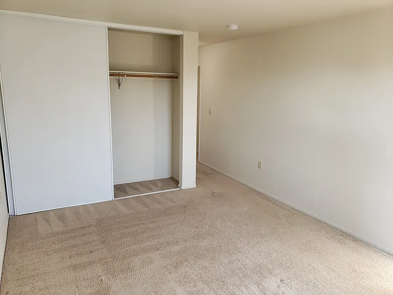 Sunset Vista Apartments — Photo 47