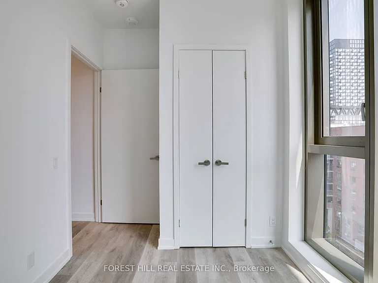 88 Queen St E #702 — Photo 18