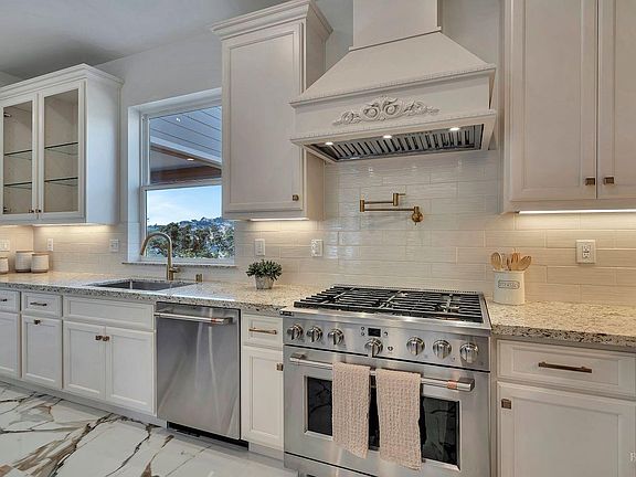 3rd image of 3565 Southridge Drive