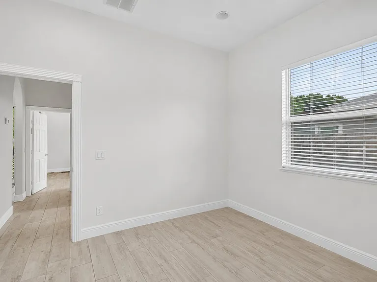 1571 SW Hunnicut Ave — Photo 11