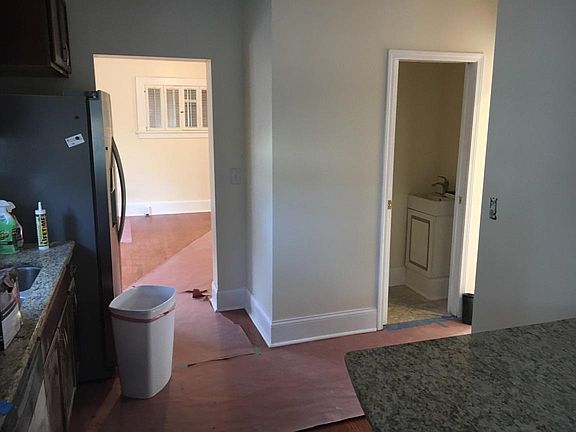 2nd image of 602 W Illinois St