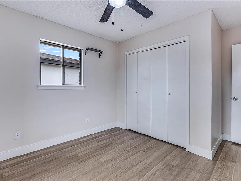 985 Crossbill St — Photo 25