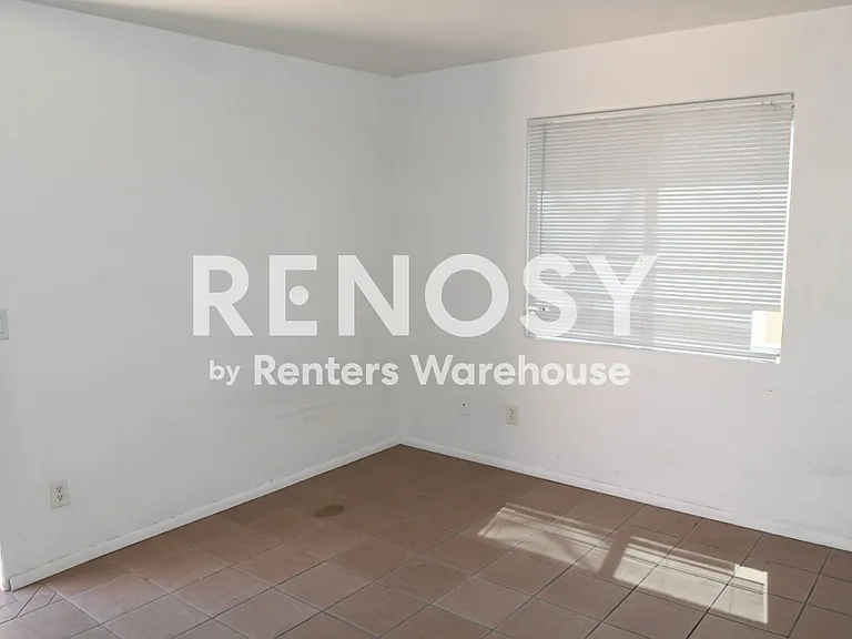 729 E Mission Ln #1 — Photo 22