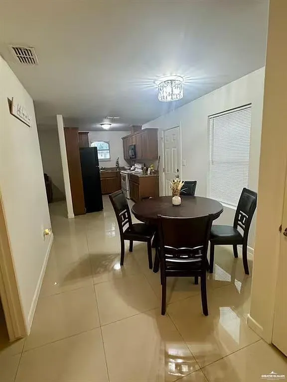 2 bed, 2.0 bath, 861 sqft, $800 — Photo 3