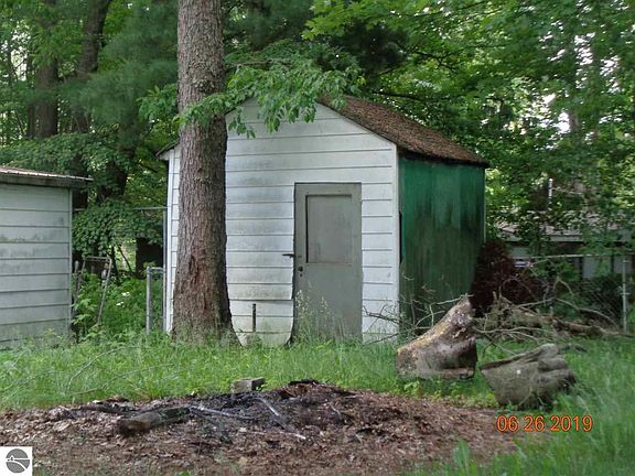 3rd image of 193 Arbutus Ave