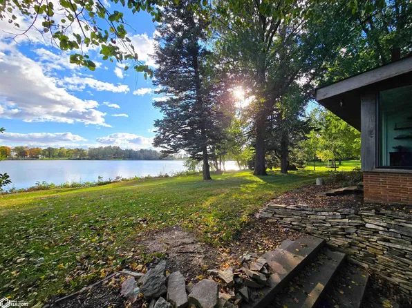 1439 Beeds Lake Dr, Hampton, IA 50441