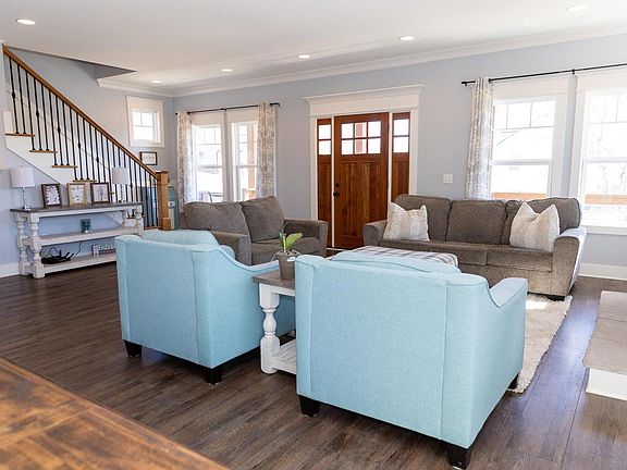5th image of 301 Peachtree Cir