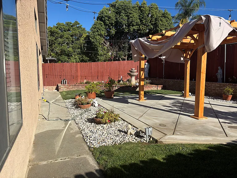 22852 Springdale Dr — Photo 14