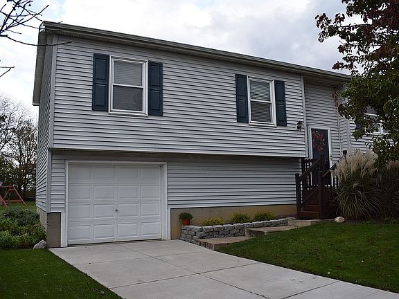 2nd image of 122 Cathedral Dr