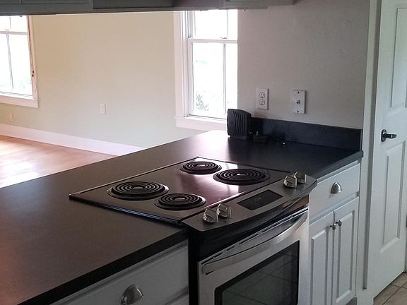 4th image of 410 NW 4th St