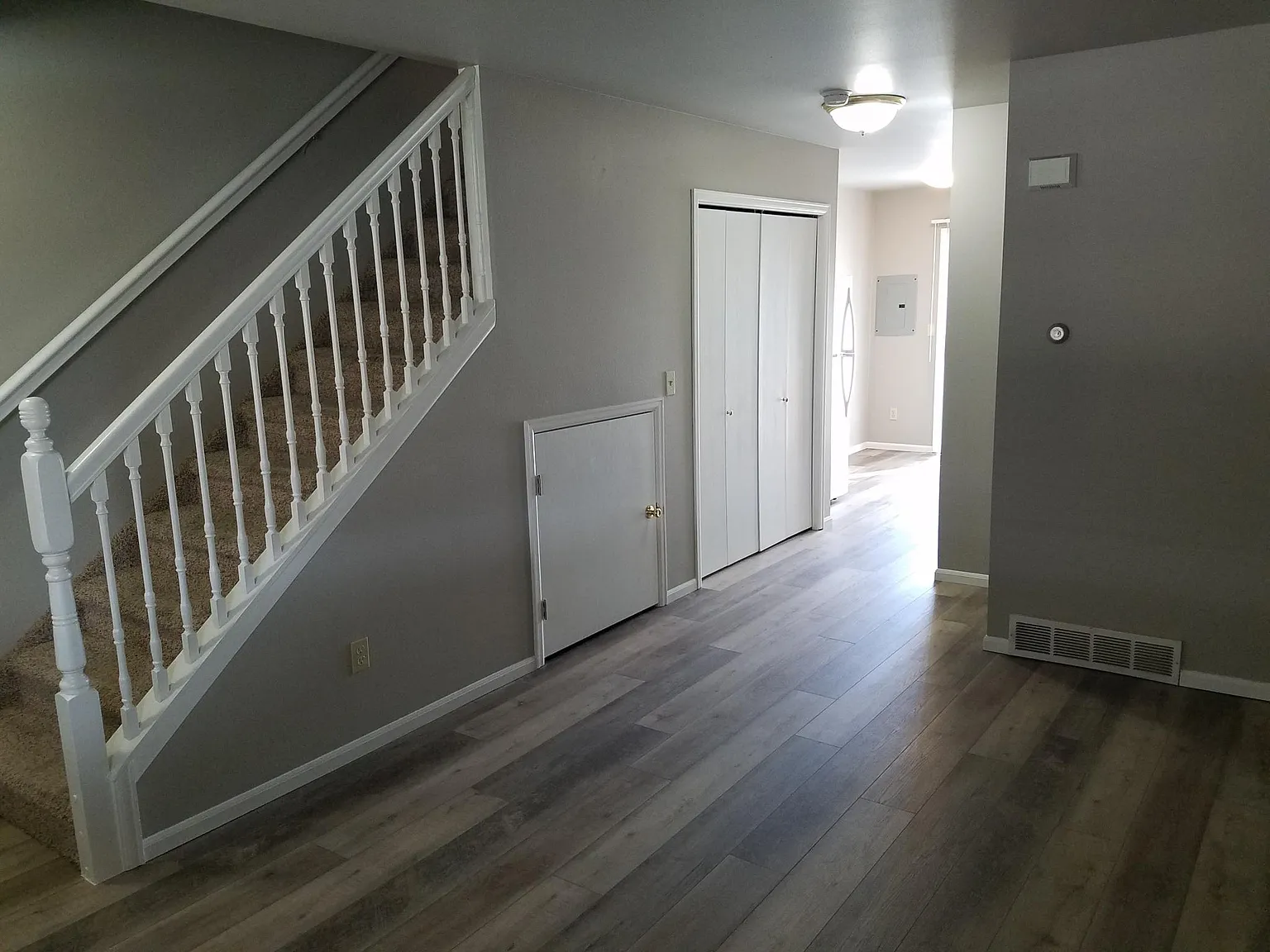 2 bed, 1.5 bath, 908 sqft, $1,450 — Photo 2