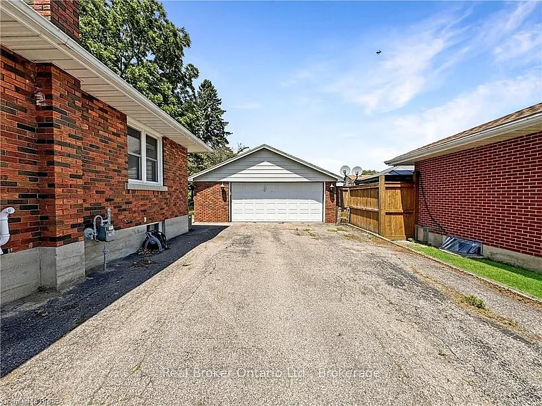 3 Westview Ave — Photo 3