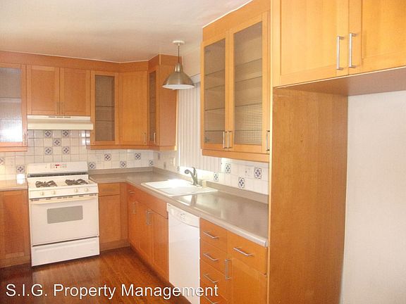 2nd image of 3703 W Victory Blvd