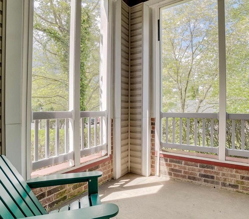 1st image of 600 Squire Ln APT 1F