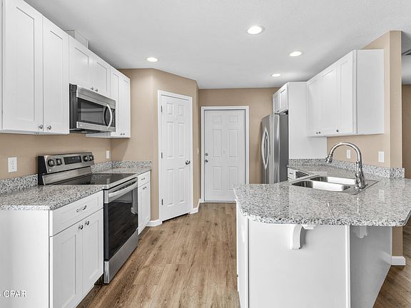 3rd image of 112 Marin Dr