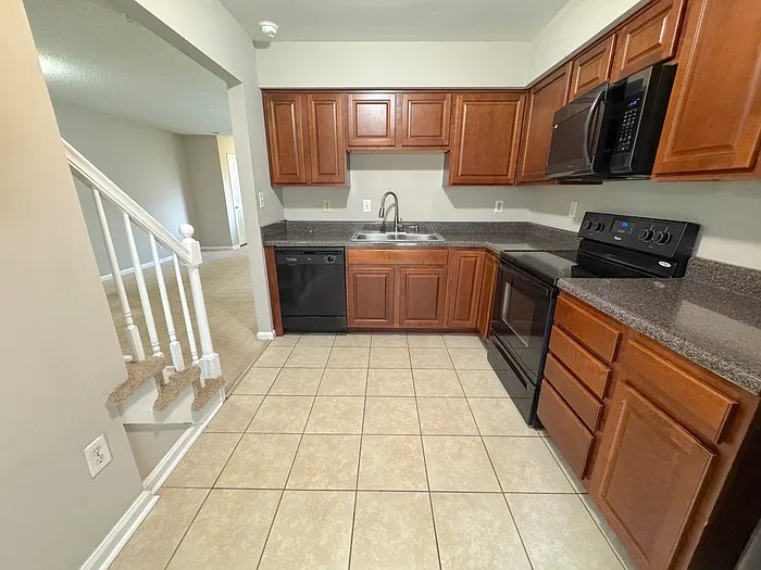 5404 Grand Lake Cres — Photo 11
