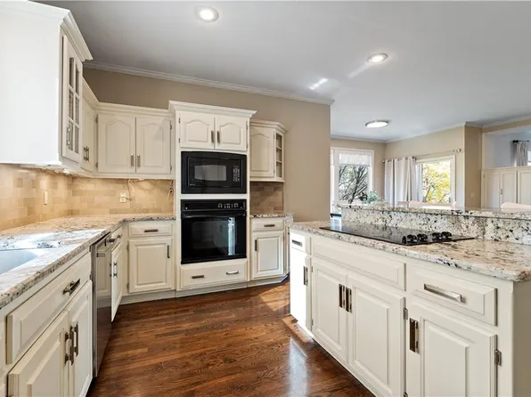15800 Cedar St, Overland Park, KS 66224