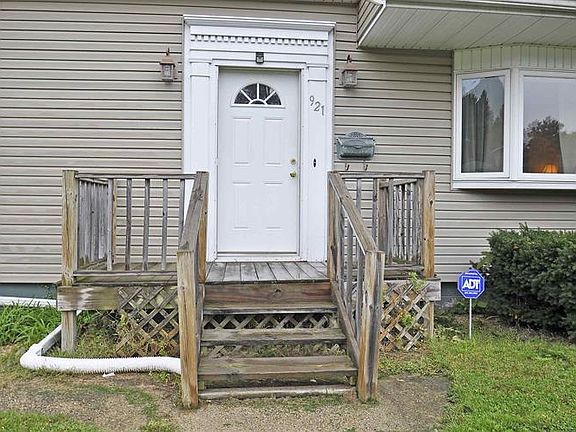5th image of 921 E Eckman St