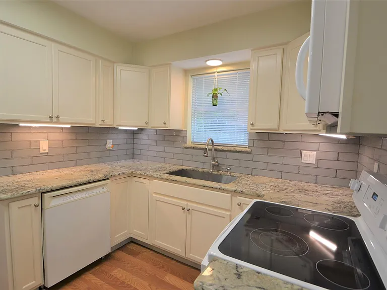 12711 Westleigh Dr — Photo 15