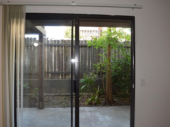 5th image of 210 W Vermont Ave #103