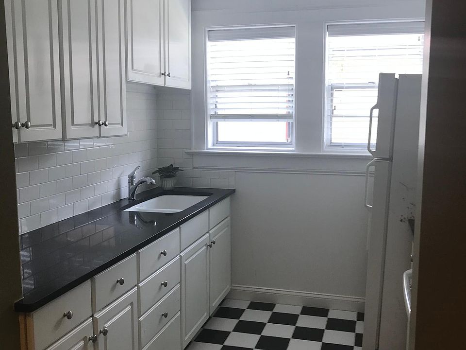 1st image of 1542 Robinson Ave APT 2
