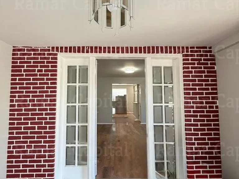 2752 Mickle St — Photo 3