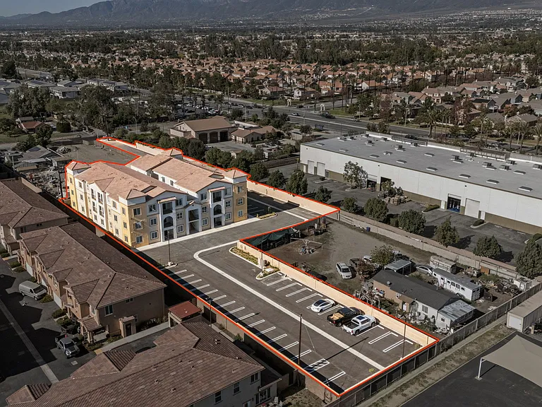 Solana Apartments — Photo 10