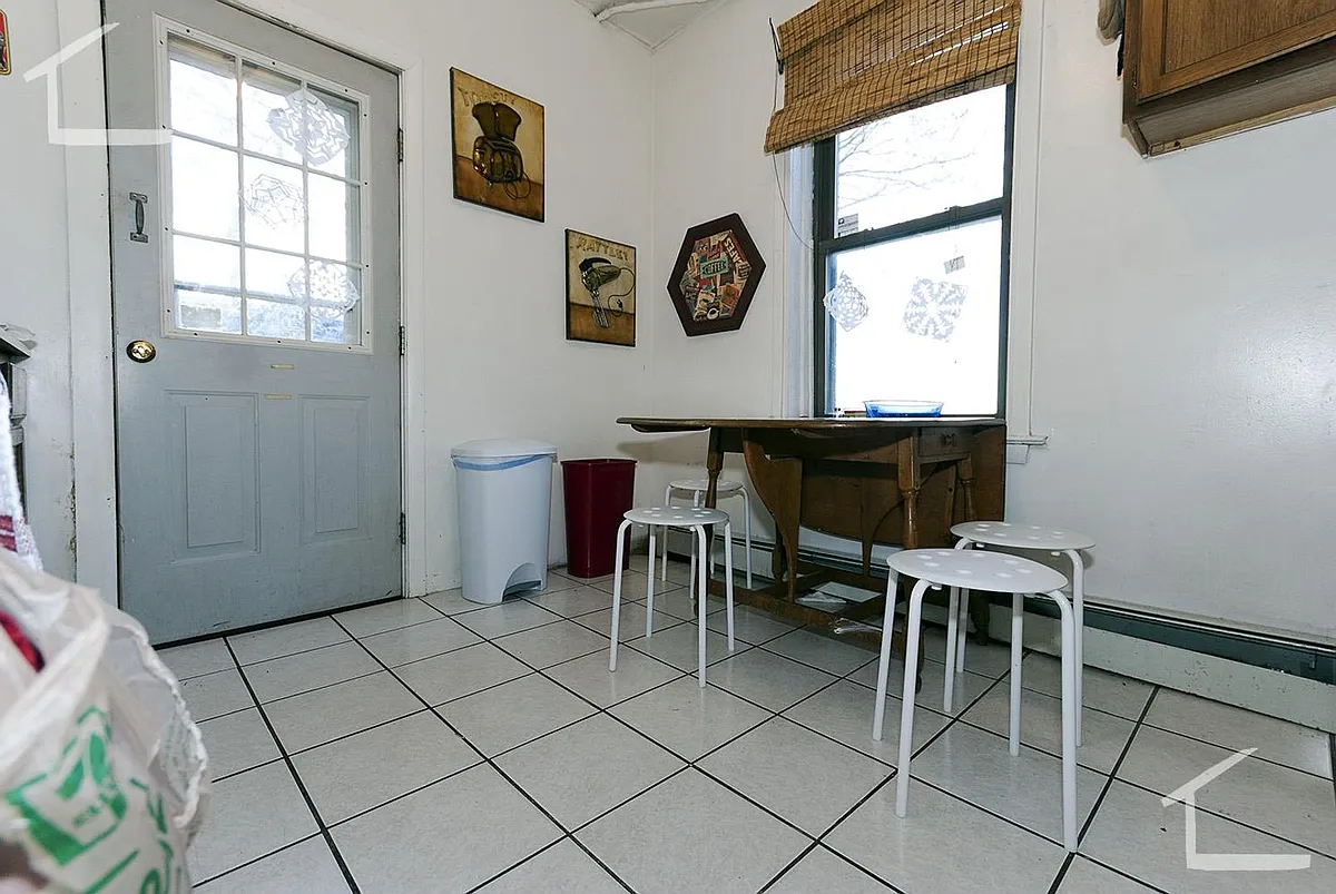 Building Photo - 46 Park Vale Ave #8