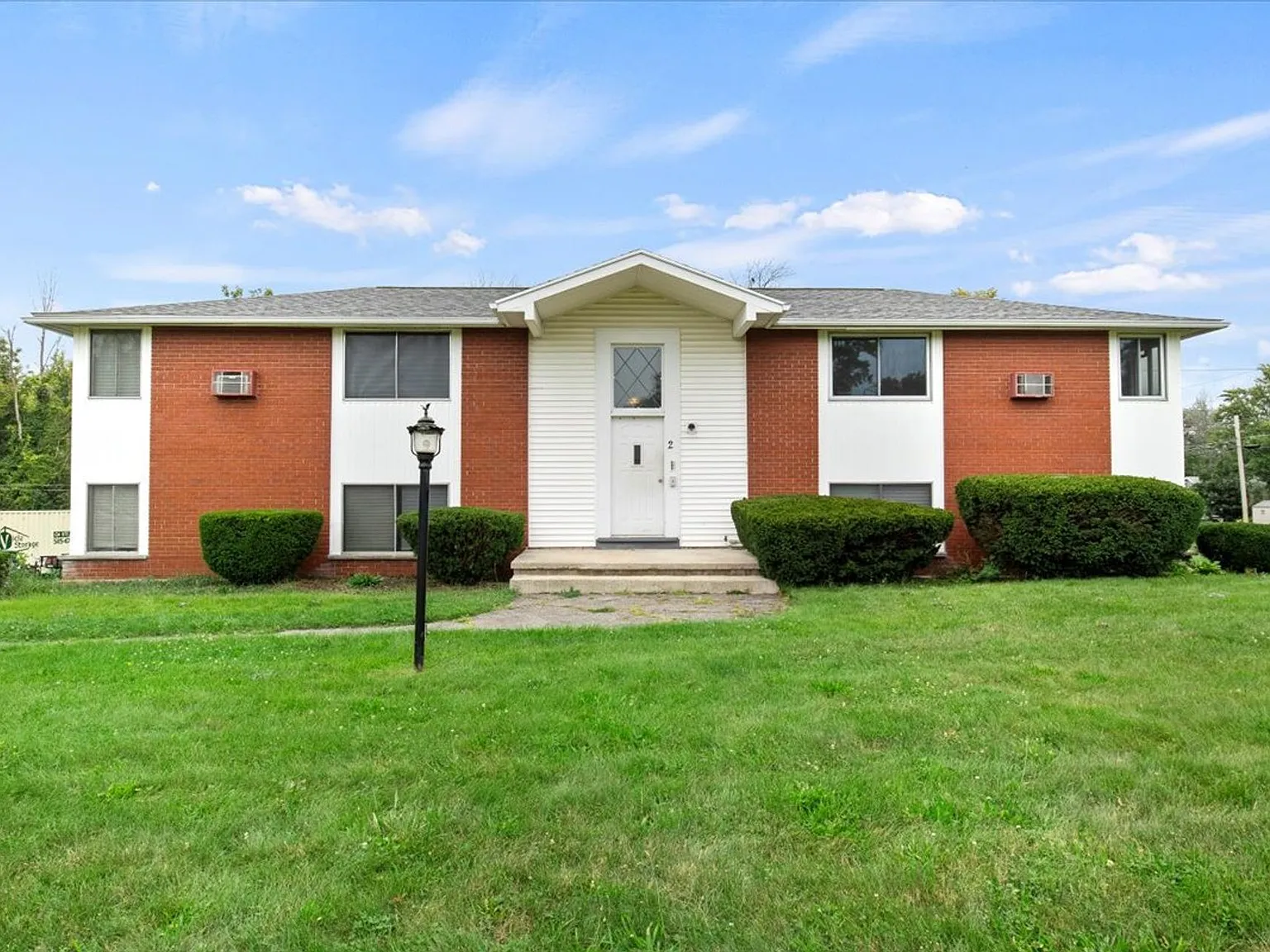 Burke Crest Apartments — Photo 1