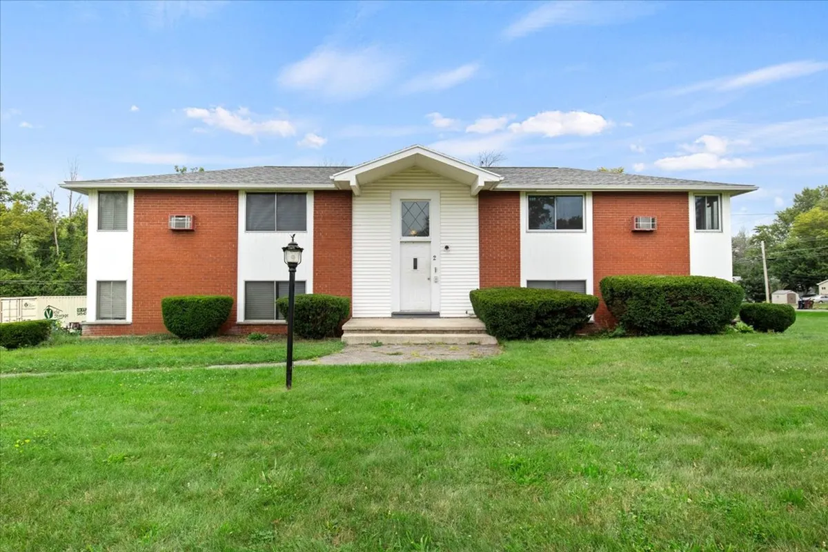 Primary Photo - Burke Crest Apartments