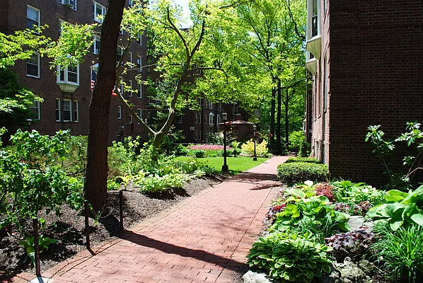 Sold by Landmarc Group | media 55