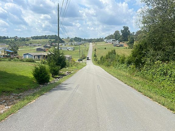 5th image of 725 Lookout Dr