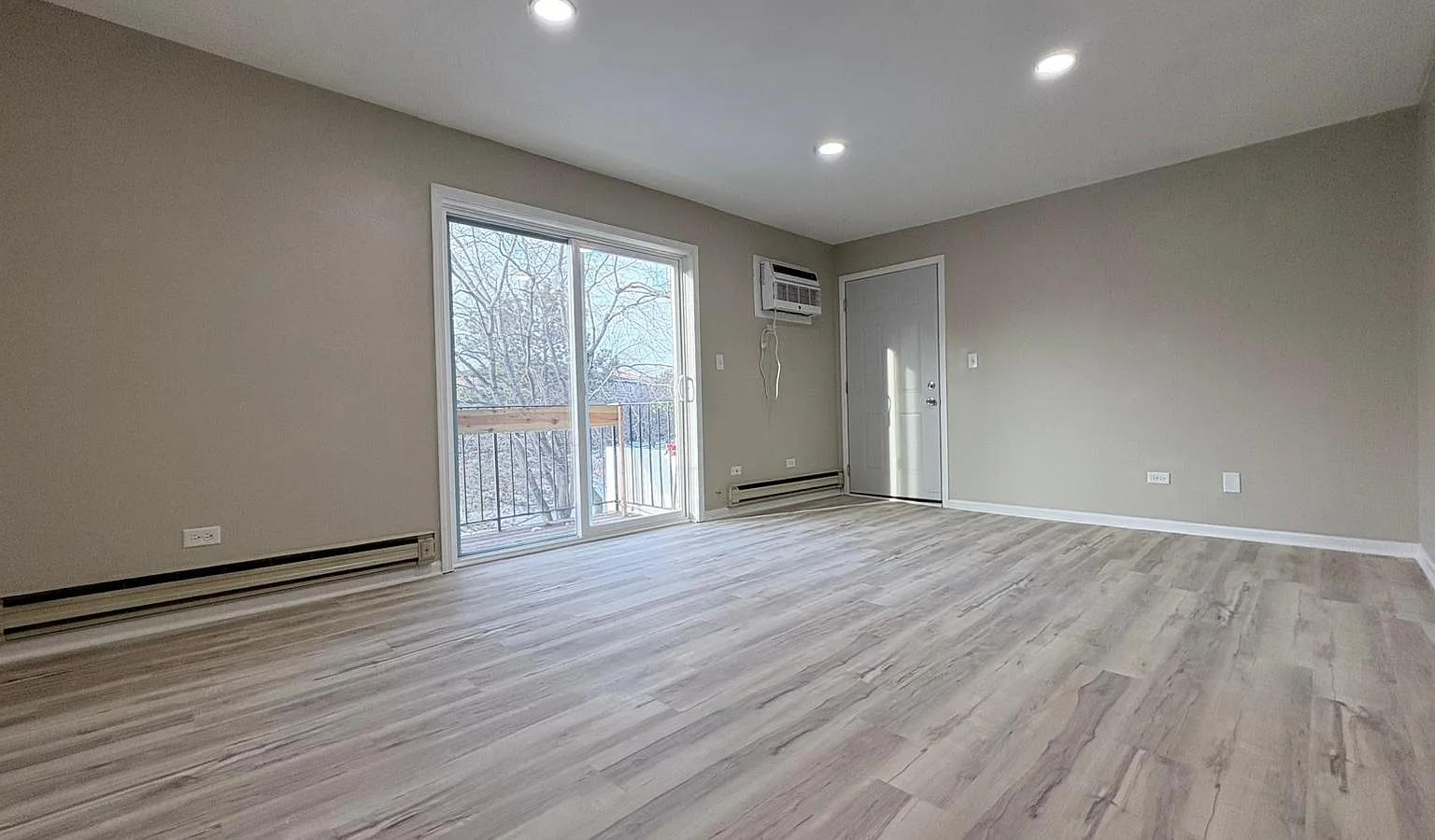2 bed, 850 sqft, $1,645 — Photo 1