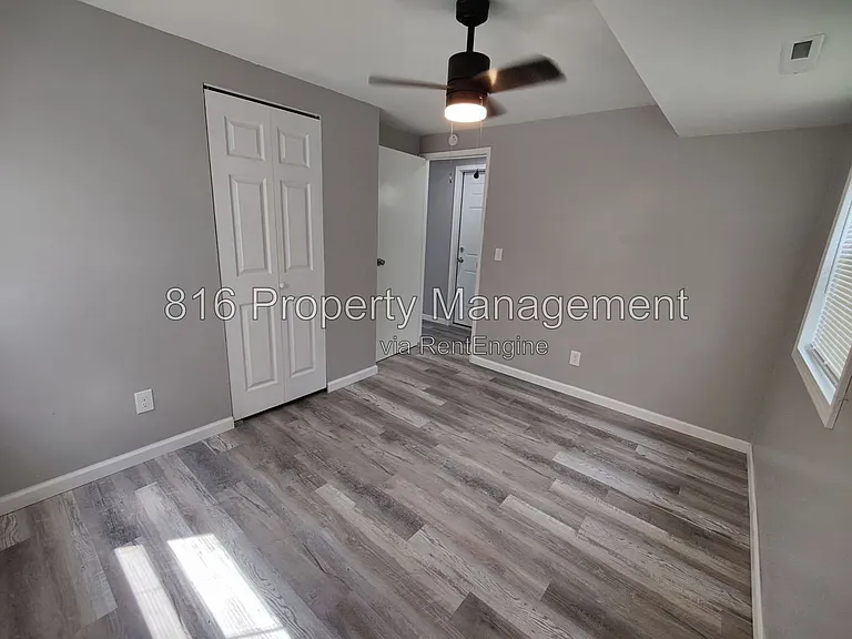 7941 NE San Rafael Dr — Photo 22