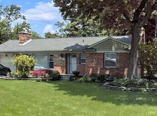 17562 Ramsgate Dr, Lathrup Village, MI 48076