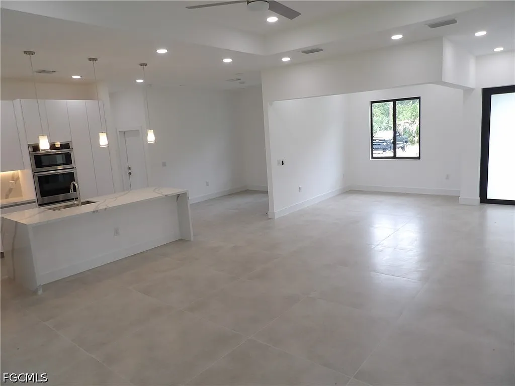 3 bed, 2.0 bath, 1904 sqft, $2,200 — Photo 3