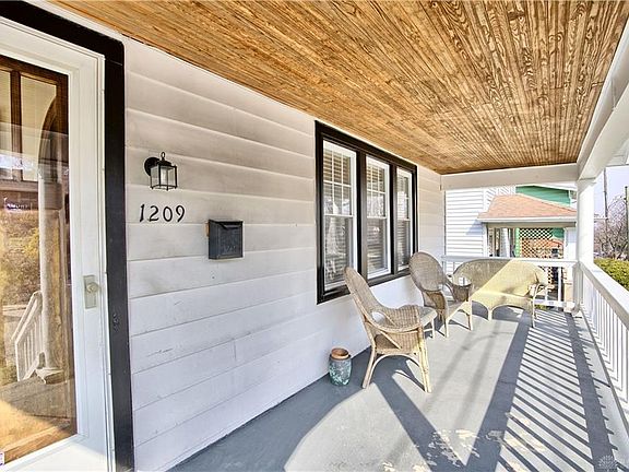 3rd image of 1209 Phillips Ave