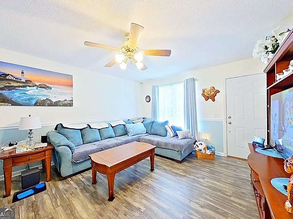 4th image of 2218 Riverside Ave