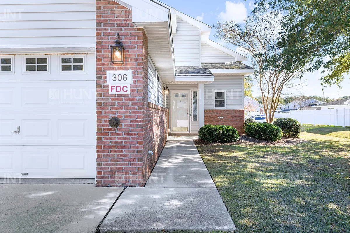 Building Photo - 306 Willow Ln