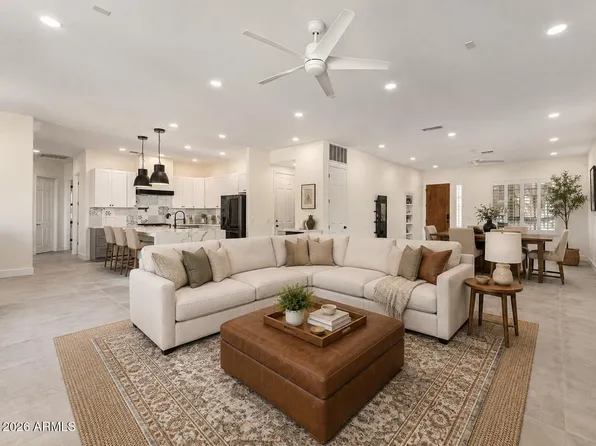 5242 E HERRERA Drive, Phoenix, AZ 85054