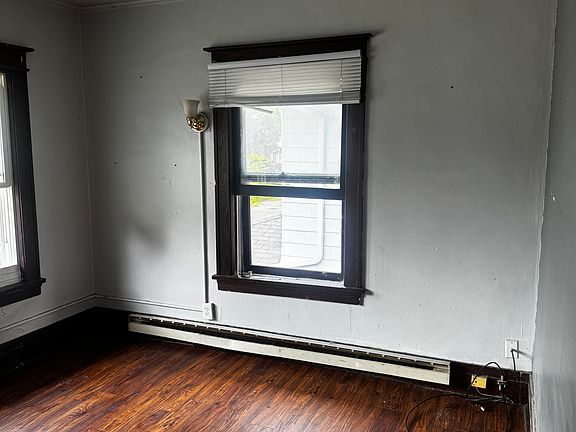 4th image of 28-30 Electric Ave #Up