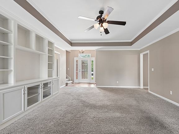 4th image of 404 Sandi Ct
